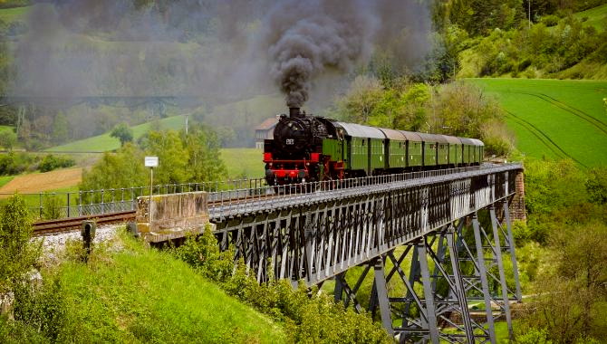 Urlaub Deutschland Reisen - Schwarzwald mit Sauschwänzlebahn