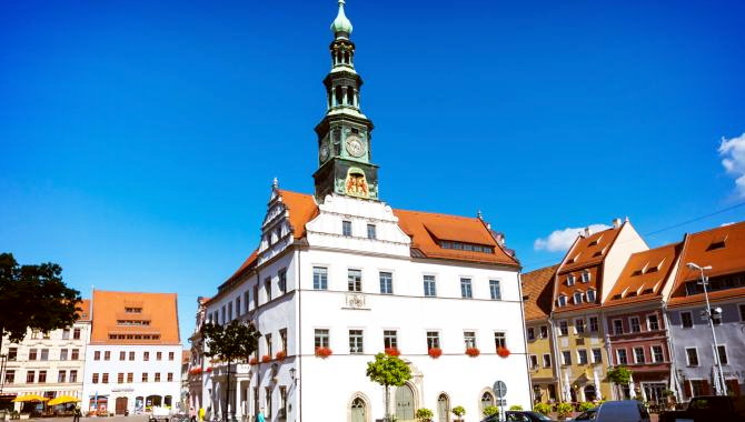 Urlaub Deutschland Reisen - Besuch im Schloss Zuschendorf zur Kamelienblütenschau und Pirna  mit seiner wunderschönen Altstadt
